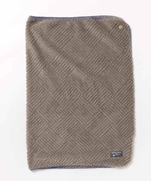 ALTROSE（アルトローズ）の「3way ブランケット 型押し ステッチ（ブランケット・レディース・モカ/グリーン/アイボリー・FREE）」の9枚目の写真