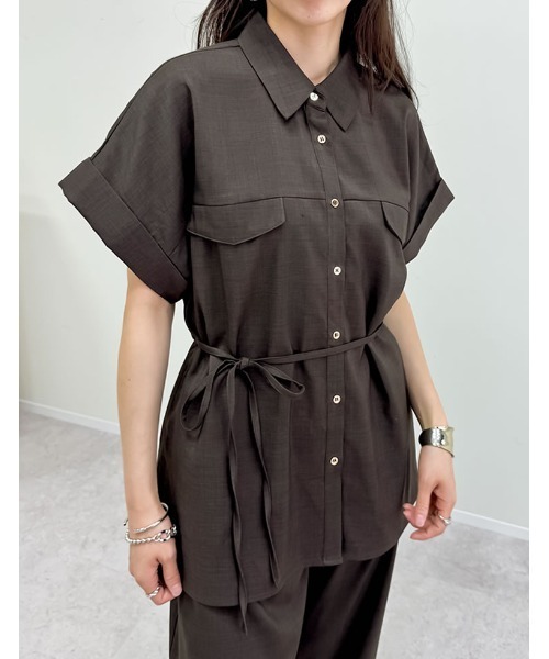 Re:EDIT（リエディ）の「[2025 SUMMER COLLECTION]リネンライク金ボタンサファリシャツ（シャツ/ブラウス・レディース・ブラウン/ブルー/アイボリー/チャコールグレー/ブラック/ベージュ・MEDIUM/LARGE）」の4枚目の写真