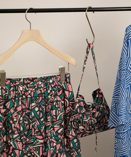 SALON adam et rope'(サロン アダム エ ロペ)の「リバティシュシュ(シュシュ・レディース・ブラック/ブルー系その他4/グリーン・FREE)」の4枚目の写真