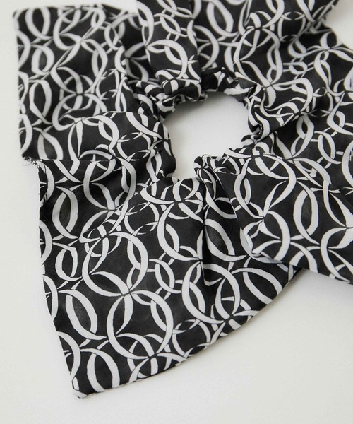 SALON adam et rope'(サロン アダム エ ロペ)の「リバティシュシュ(シュシュ・レディース・ブラック/ブルー系その他4/グリーン・FREE)」の7枚目の写真