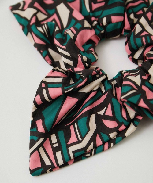 SALON adam et rope'(サロン アダム エ ロペ)の「リバティシュシュ(シュシュ・レディース・ブラック/ブルー系その他4/グリーン・FREE)」の10枚目の写真