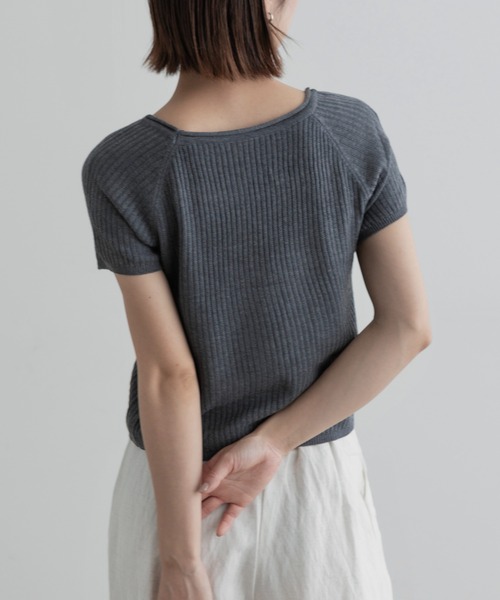 Lunea（ルネア）の「ラウンドネックリブニットトップス（ニット/セーター・レディース・ブラック/ライトグレー/ブラウン/ベージュ/ダークグレー・FREE）」の3枚目の写真