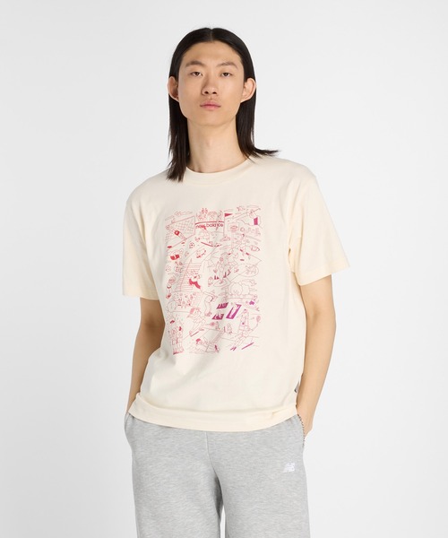 NEW BALANCE(ニューバランス)の「Athletics スポーツミューラルショートスリーブTシャツ(Tシャツ/カットソー・メンズ・ナチュラル・XX-LARGE/X-LARGE/LARGE/MEDIUM/SMALL)」の1枚目の写真