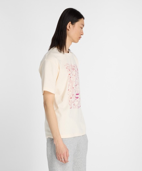 NEW BALANCE(ニューバランス)の「Athletics スポーツミューラルショートスリーブTシャツ(Tシャツ/カットソー・メンズ・ナチュラル・XX-LARGE/X-LARGE/LARGE/MEDIUM/SMALL)」の2枚目の写真