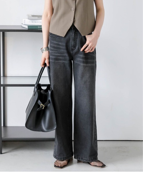 AMELY(エミリー)の「美脚ワイドストレートデニムパンツ(デニムパンツ・レディース・ブラック/ブルー・M/L)」の2枚目の写真