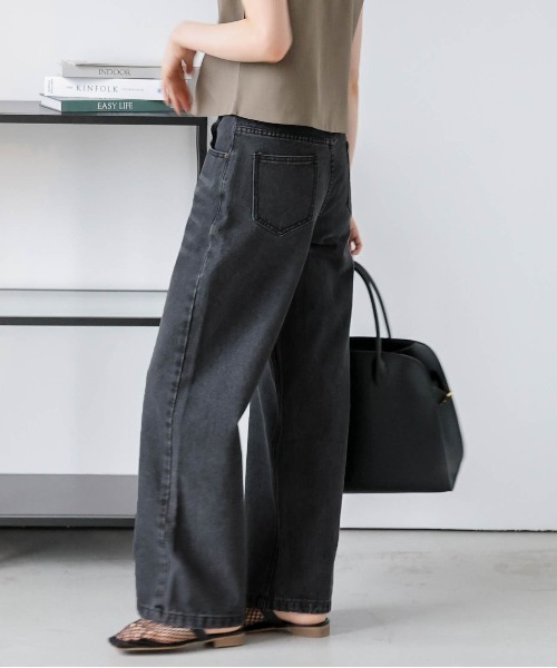AMELY(エミリー)の「美脚ワイドストレートデニムパンツ(デニムパンツ・レディース・ブラック/ブルー・M/L)」の6枚目の写真