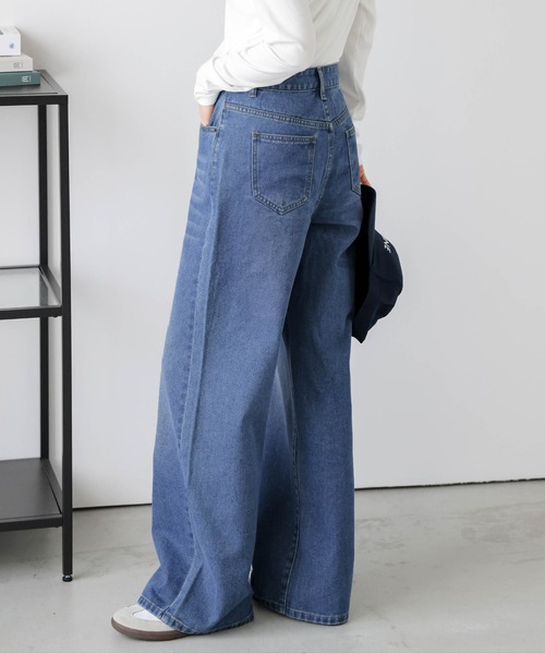 AMELY(エミリー)の「美脚ワイドストレートデニムパンツ(デニムパンツ・レディース・ブラック/ブルー・M/L)」の11枚目の写真