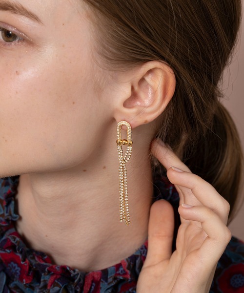 sweetpea ロングチェーン片耳ピアス　ピンク色保存袋付き レクタングルストーンスタッズピアス（片耳販売） | La Soeur