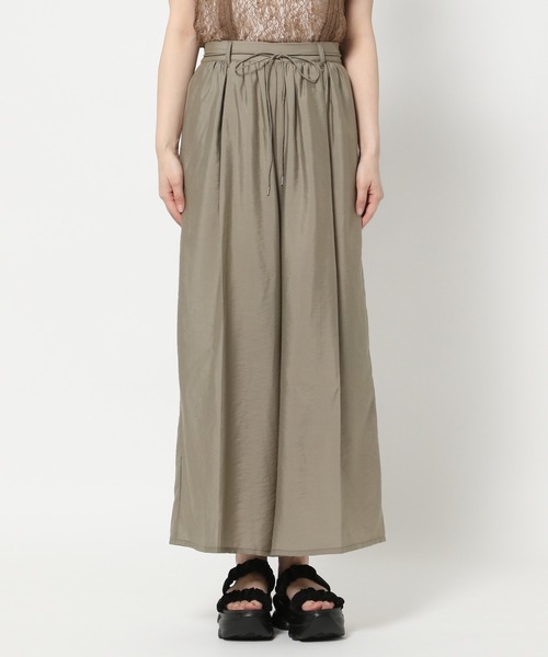 mysty woman(ミスティウーマン)の「シアーギャザーイージーパンツ 574565(その他パンツ・レディース・グレイッシュベージュ/ブラック/オフホワイト・FREE)」の12枚目の写真