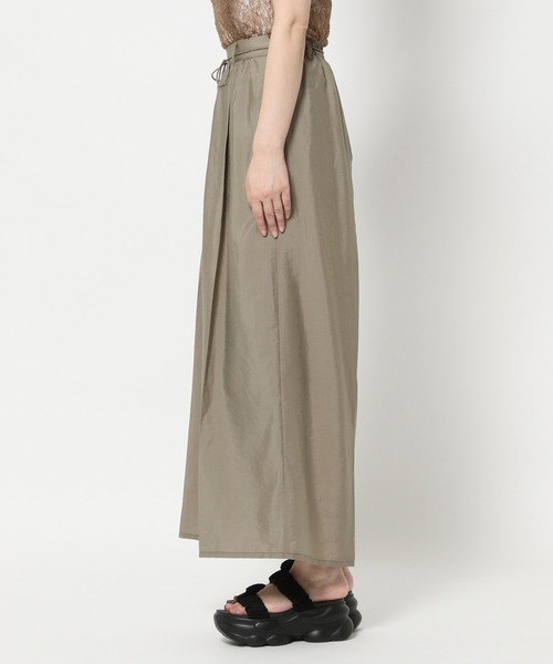 mysty woman(ミスティウーマン)の「シアーギャザーイージーパンツ 574565(その他パンツ・レディース・グレイッシュベージュ/ブラック/オフホワイト・FREE)」の13枚目の写真