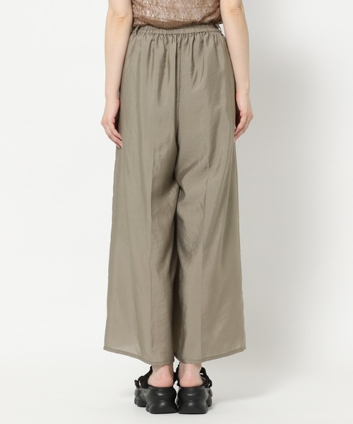 mysty woman(ミスティウーマン)の「シアーギャザーイージーパンツ 574565(その他パンツ・レディース・グレイッシュベージュ/ブラック/オフホワイト・FREE)」の21枚目の写真