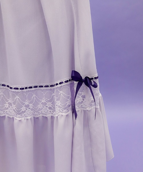 axes femme POETIQUE（アクシーズファムポエティック）の「オフショルフリルロングワンピース（ワンピース・レディース・ラベンダー/ブラック/クリーム・MEDIUM）」の11枚目の写真