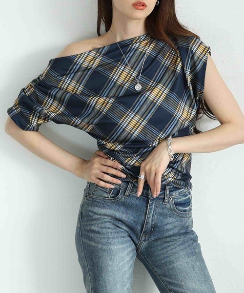 Sawa a la mode(サワアラモード)の「チェック柄ワンショルダーカットソー(Tシャツ/カットソー・レディース・ネイビー/グレー・FREE)」の2枚目の写真