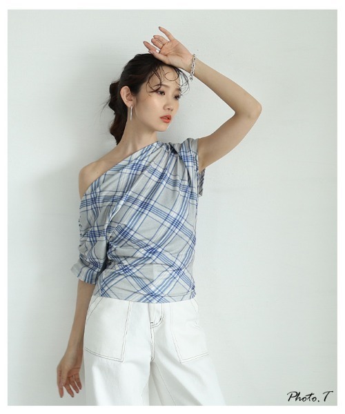 Sawa a la mode(サワアラモード)の「チェック柄ワンショルダーカットソー(Tシャツ/カットソー・レディース・ネイビー/グレー・FREE)」の4枚目の写真