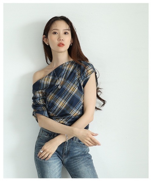 Sawa a la mode(サワアラモード)の「チェック柄ワンショルダーカットソー(Tシャツ/カットソー・レディース・ネイビー/グレー・FREE)」の14枚目の写真