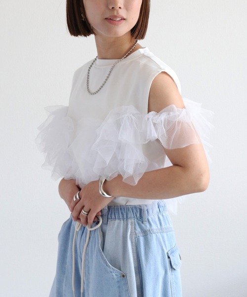 cepo(セポ)の「〈マルチウェイ〉天竺フリルチュールドッキング ノースリーブTee(Tシャツ/カットソー・レディース・オフホワイト/ブラック・M)」の1枚目の写真