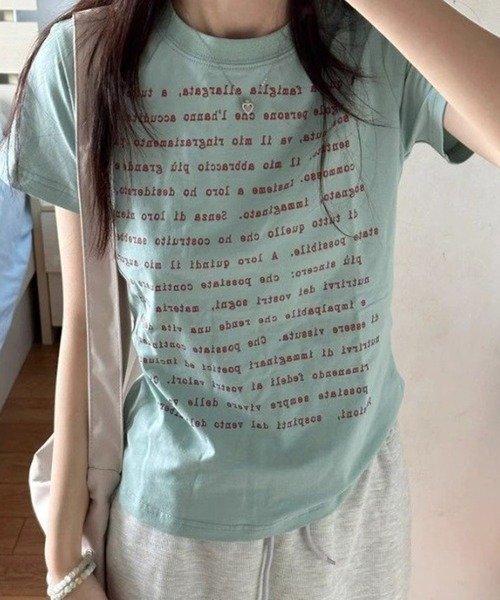 MEMECLE(メメクル)の「【 MEMECLE / メメクル 】クロップド コットンレタリング半袖Tシャツ(Tシャツ/カットソー・レディース・ライトブルー・S/M/L)」の3枚目の写真
