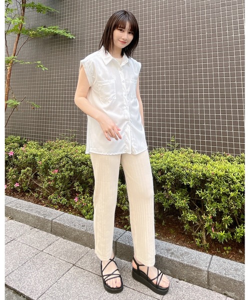＆soiree（アンドソワレ）の「【&soiree】ノースリーブシンプルシャツ（シャツ/ブラウス・レディース・ホワイト/ブラック・FREE）」の16枚目の写真