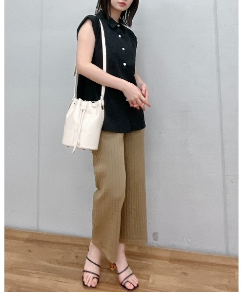 ＆soiree（アンドソワレ）の「【&soiree】ノースリーブシンプルシャツ（シャツ/ブラウス・レディース・ホワイト/ブラック・FREE）」の21枚目の写真