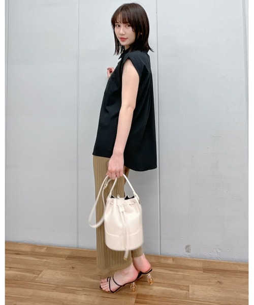 ＆soiree（アンドソワレ）の「【&soiree】ノースリーブシンプルシャツ（シャツ/ブラウス・レディース・ホワイト/ブラック・FREE）」の5枚目の写真
