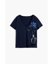 Desigual（デシグアル）の「フラワーベースプリントVネックTシャツ ブラック（Tシャツ/カットソー・レディース）」