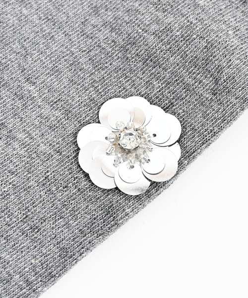 Narcissus（ナルシス）の「フラワーモチーフソックス　ハイソックス　メタルフラワー（ソックス/靴下・レディース・ブラック/グレー・FREE）」の3枚目の写真