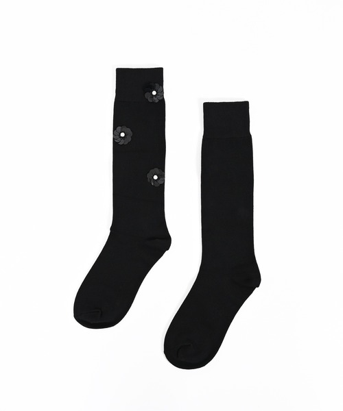 Narcissus（ナルシス）の「フラワーモチーフソックス　ハイソックス　メタルフラワー（ソックス/靴下・レディース・ブラック/グレー・FREE）」の4枚目の写真