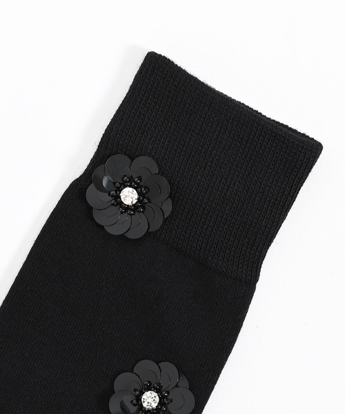 Narcissus（ナルシス）の「フラワーモチーフソックス　ハイソックス　メタルフラワー（ソックス/靴下・レディース・ブラック/グレー・FREE）」の5枚目の写真