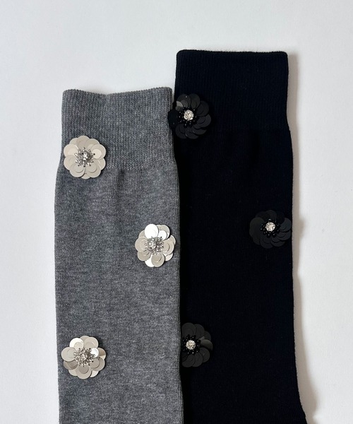 Narcissus（ナルシス）の「フラワーモチーフソックス　ハイソックス　メタルフラワー（ソックス/靴下・レディース・ブラック/グレー・FREE）」の9枚目の写真