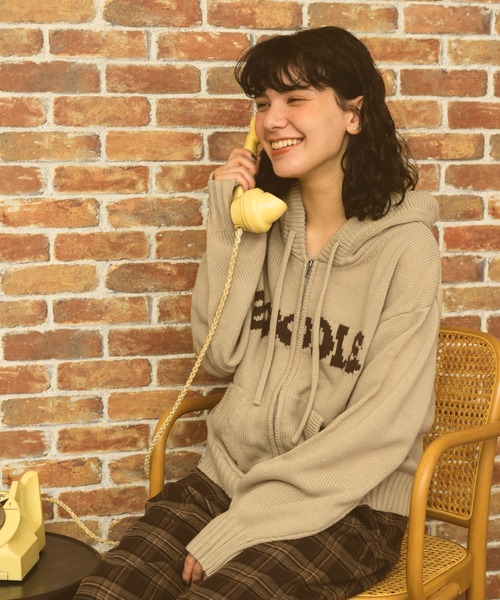 Zooodle（ズードル）の「Logo knit hoodie - ロゴニットフーディー -（パーカー・メンズ・ベージュ/バーガンディー・LARGE/MEDIUM）」の22枚目の写真
