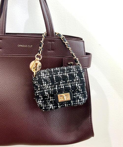 OPAQUE.CLIP(オペークドットクリップ)の「ミニサイズキルティングバッグチャーム(チャーム・レディース・ブラック系1/ブラック/オフホワイト/ホワイト系9/シルバー系その他7/ベージュ系6・00)」の7枚目の写真