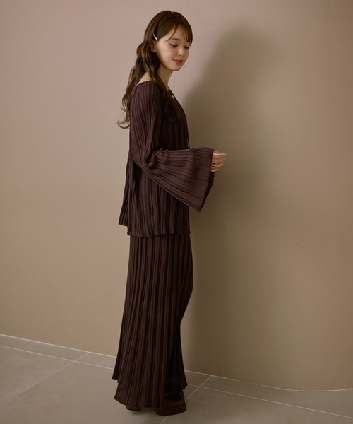 LAULEN(ローレン)の「pleats bell sleeve knit set up /プリーツベルスリーブニットセットアップ(セットアップ・レディース・ブラウン/パープル/ブラック・FREE)」の20枚目の写真