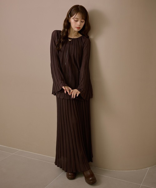 LAULEN(ローレン)の「pleats bell sleeve knit set up /プリーツベルスリーブニットセットアップ(セットアップ・レディース・ブラウン/パープル/ブラック・FREE)」の22枚目の写真