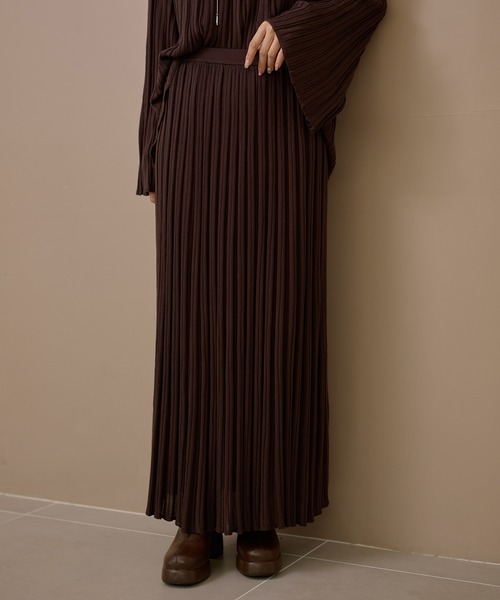 LAULEN(ローレン)の「pleats bell sleeve knit set up /プリーツベルスリーブニットセットアップ(セットアップ・レディース・ブラウン/パープル/ブラック・FREE)」の4枚目の写真