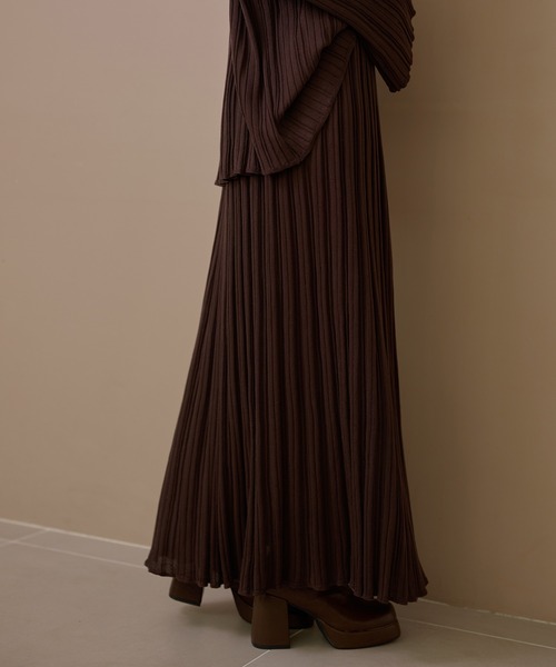 LAULEN(ローレン)の「pleats bell sleeve knit set up /プリーツベルスリーブニットセットアップ(セットアップ・レディース・ブラウン/パープル/ブラック・FREE)」の5枚目の写真