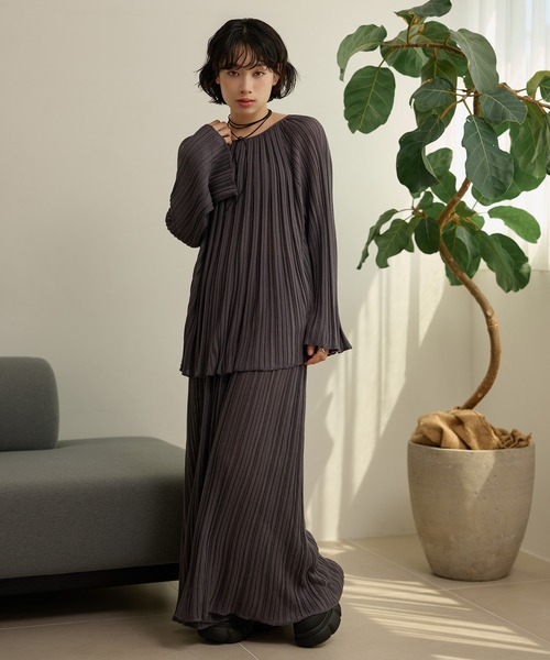 LAULEN(ローレン)の「pleats bell sleeve knit set up /プリーツベルスリーブニットセットアップ(セットアップ・レディース・ブラウン/パープル/ブラック・FREE)」の8枚目の写真
