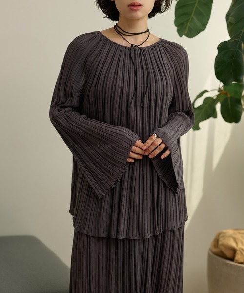 LAULEN(ローレン)の「pleats bell sleeve knit set up /プリーツベルスリーブニットセットアップ(セットアップ・レディース・ブラウン/パープル/ブラック・FREE)」の12枚目の写真