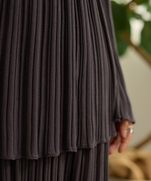 LAULEN(ローレン)の「pleats bell sleeve knit set up /プリーツベルスリーブニットセットアップ(セットアップ・レディース・ブラウン/パープル/ブラック・FREE)」の14枚目の写真