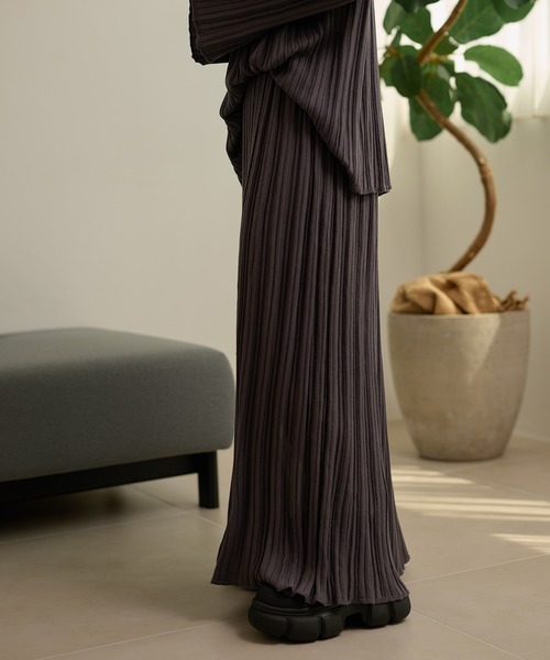 LAULEN(ローレン)の「pleats bell sleeve knit set up /プリーツベルスリーブニットセットアップ(セットアップ・レディース・ブラウン/パープル/ブラック・FREE)」の15枚目の写真