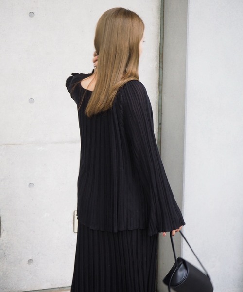 LAULEN(ローレン)の「pleats bell sleeve knit set up /プリーツベルスリーブニットセットアップ(セットアップ・レディース・ブラウン/パープル/ブラック・FREE)」の18枚目の写真