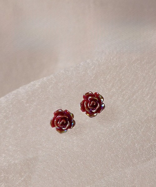 yu-ka(ユーカ)の「YU-KA:フラワーミニピアス flower mini pierce(ピアス(両耳用)・レディース・シルバー・FREE)」の3枚目の写真