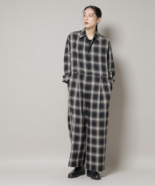 NANO universe(ナノユニバース)の「オンブレーチェックジャンプスーツ(つなぎ/オールインワン・レディース・ブラック/アイボリー・S/M)」の2枚目の写真