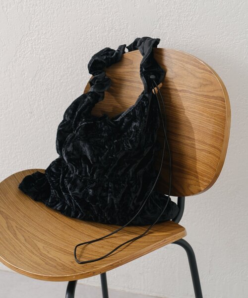 Kastane(カスタネ)の「*【4色展開/2WAY】ベロアシャーリングバッグ(トートバッグ・レディース・ブラウン/ブラック/カーキ/バーガンディー・FREE)」の2枚目の写真