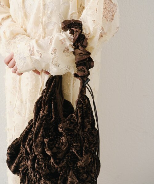 Kastane(カスタネ)の「*【4色展開/2WAY】ベロアシャーリングバッグ(トートバッグ・レディース・ブラウン/ブラック/カーキ/バーガンディー・FREE)」の8枚目の写真