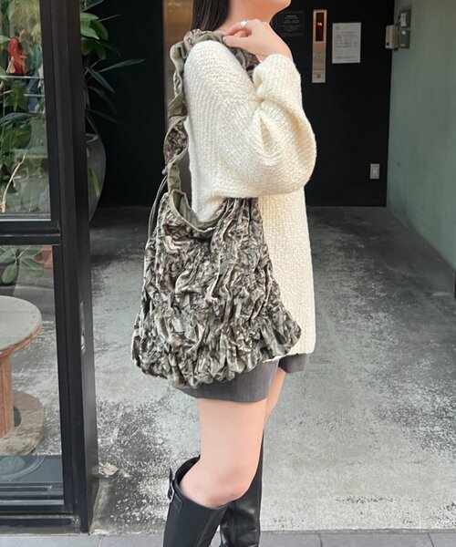 Kastane(カスタネ)の「*【4色展開/2WAY】ベロアシャーリングバッグ(トートバッグ・レディース・ブラウン/ブラック/カーキ/バーガンディー・FREE)」の14枚目の写真