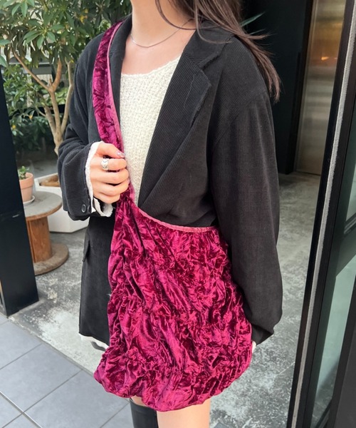 Kastane(カスタネ)の「*【4色展開/2WAY】ベロアシャーリングバッグ(トートバッグ・レディース・ブラウン/ブラック/カーキ/バーガンディー・FREE)」の4枚目の写真