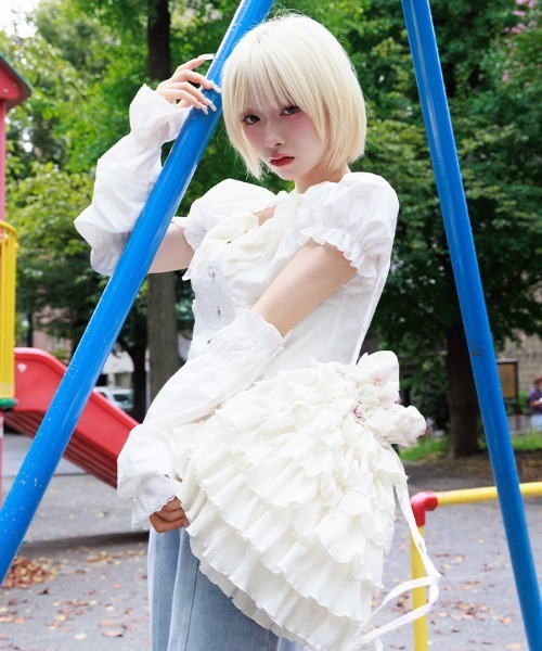 axes femme（アクシーズファム）の「小花柄×フリルナップサック（バックパック/リュック・レディース・ブラック/ホワイト・FREE）」の2枚目の写真