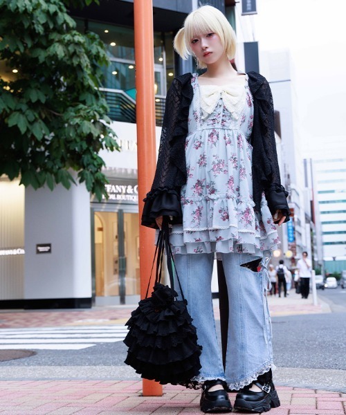 axes femme（アクシーズファム）の「小花柄×フリルナップサック（バックパック/リュック・レディース・ブラック/ホワイト・FREE）」の3枚目の写真