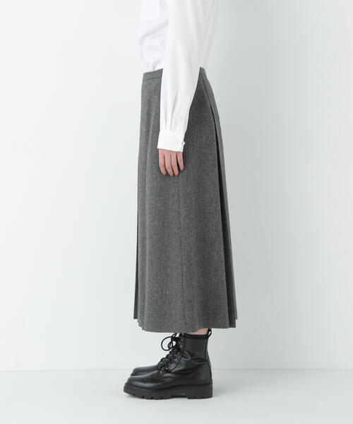 human woman(ヒューマンウーマン)の「◆【3サイズ展開】ヘリンボーンツィードタックスカート(スカート・レディース・ベージュ/グレー系その他・LARGE/MEDIUM/SMALL)」の6枚目の写真