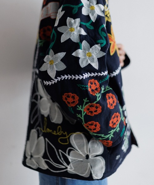 AMERICAN RAG CIE（アメリカンラグシー）の「【MEN , WOMEN】LEIN ボアライナーパッチワーク刺繍ジャケット（その他アウター・レディース・ブラック/ベージュ・M/L）」の6枚目の写真